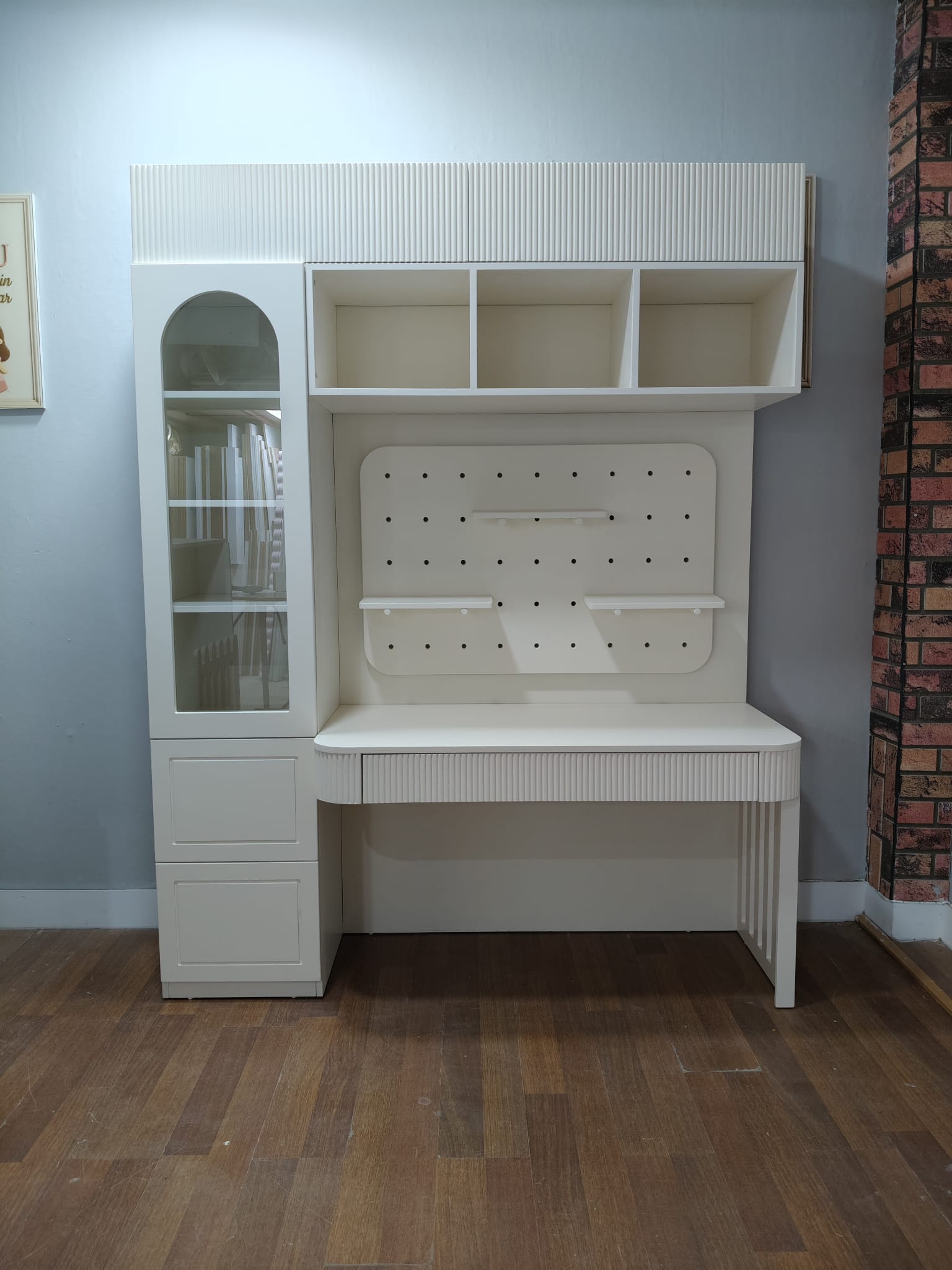 Çizgi Model Çalışma Masası - Görsel 2
